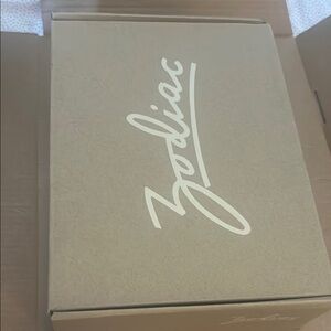 Zodiac Beige Shoe Box
